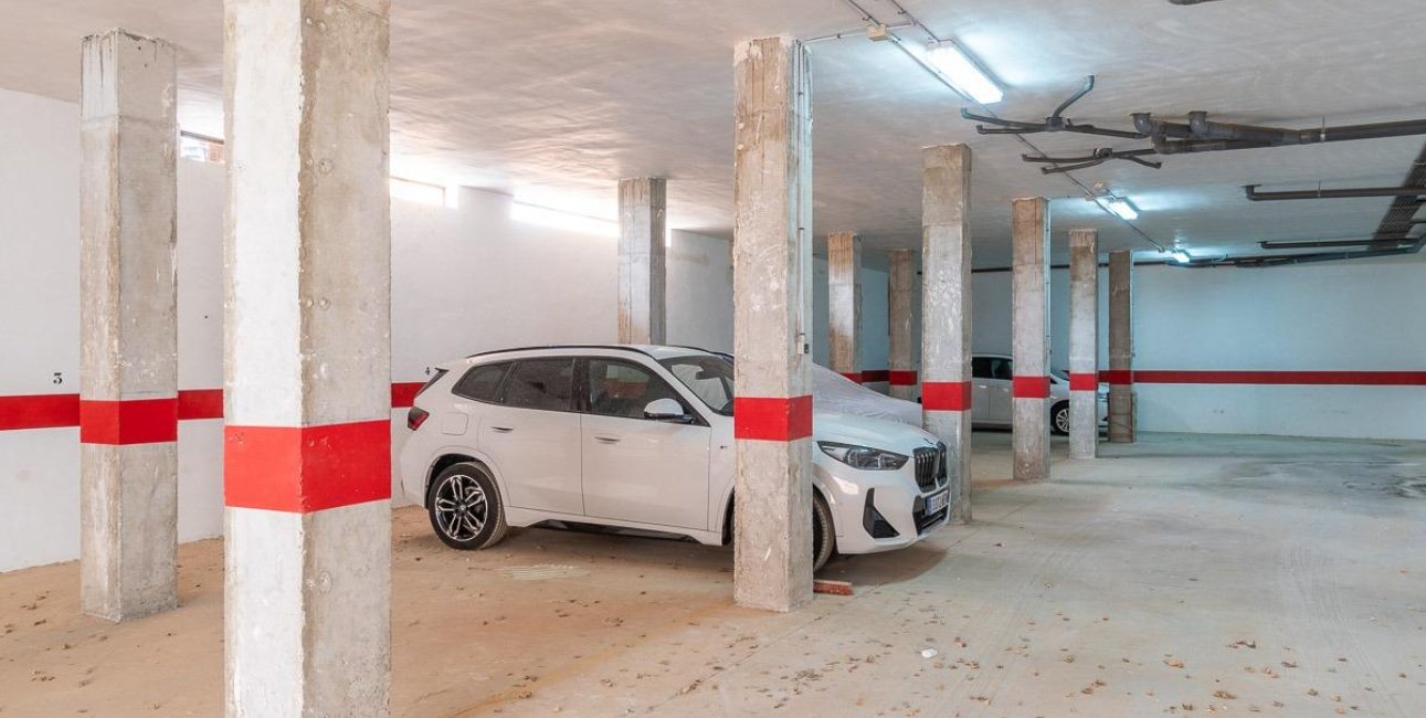 Resale - Garage -
Orihuela Costa - Montezenia