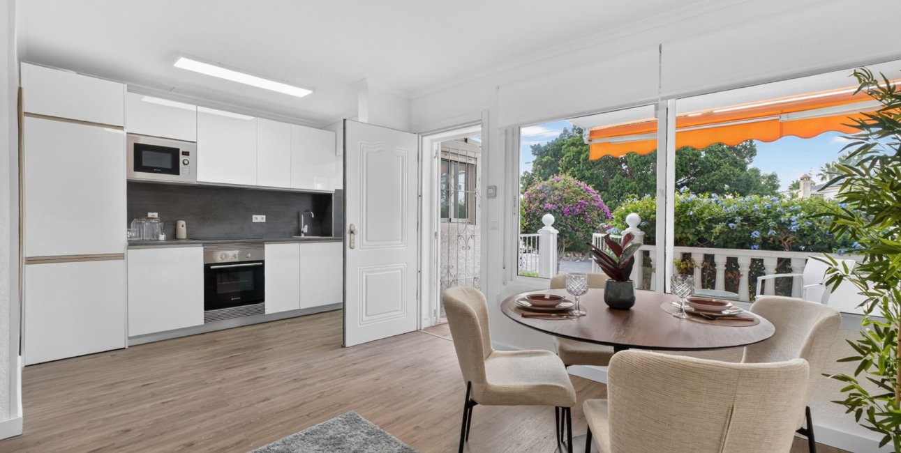 Resale - Apartment / flat -
Orihuela Costa - Villamartin