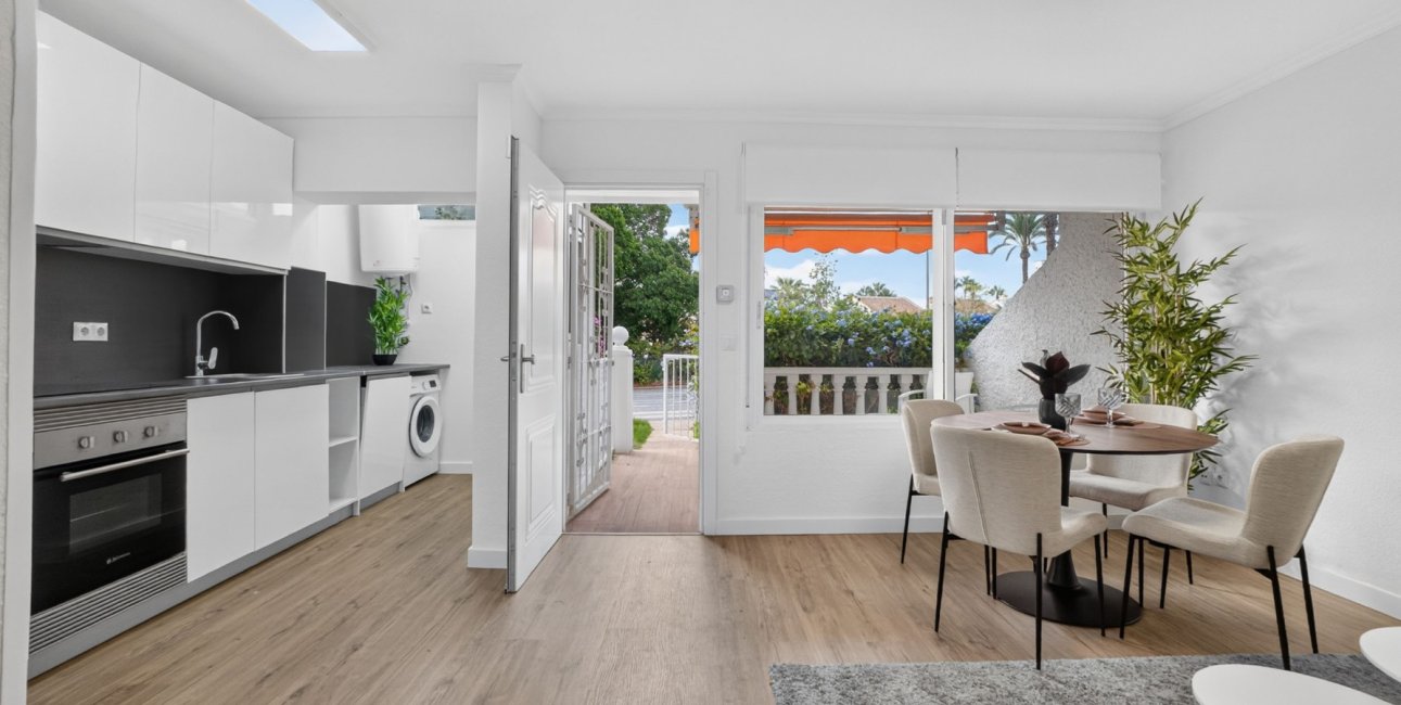 Resale - Apartment / flat -
Orihuela Costa - Villamartin