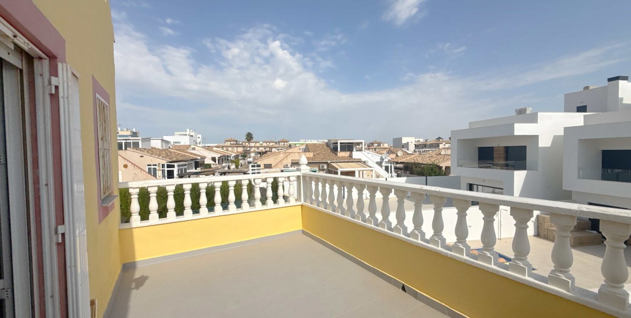 Resale - Townhouse -
Orihuela Costa - La Zenia