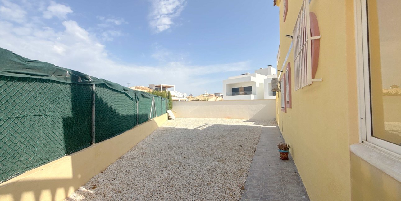 Resale - Townhouse -
Orihuela Costa - La Zenia