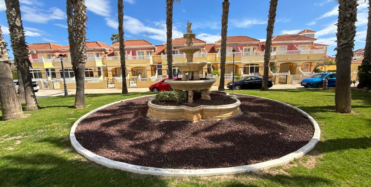 Resale - Townhouse -
Orihuela Costa - La Zenia