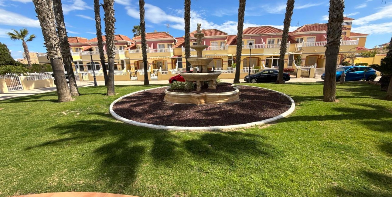Resale - Townhouse -
Orihuela Costa - La Zenia