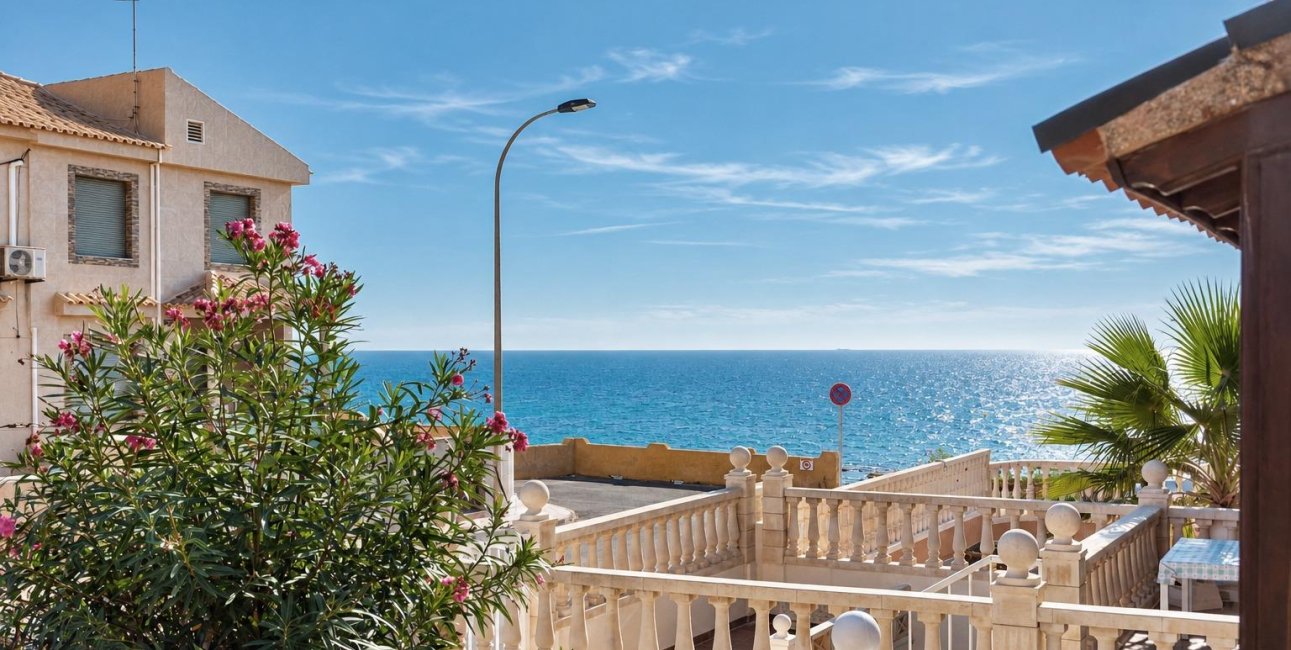 Resale - Townhouse -
Torrevieja - Cala de cabo cervera