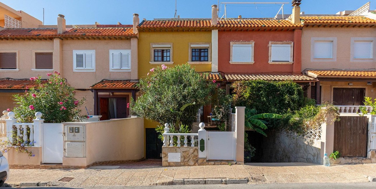 Resale - Townhouse -
Torrevieja - Cala de cabo cervera