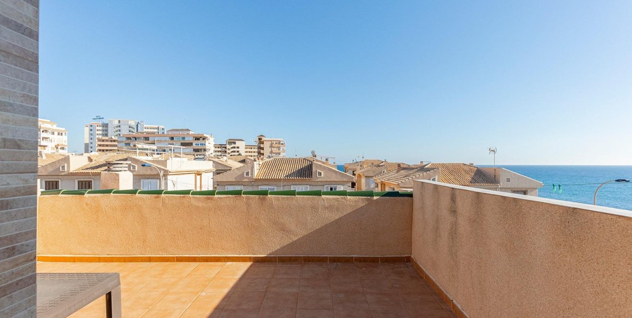 Resale - Townhouse -
Torrevieja - Cala de cabo cervera