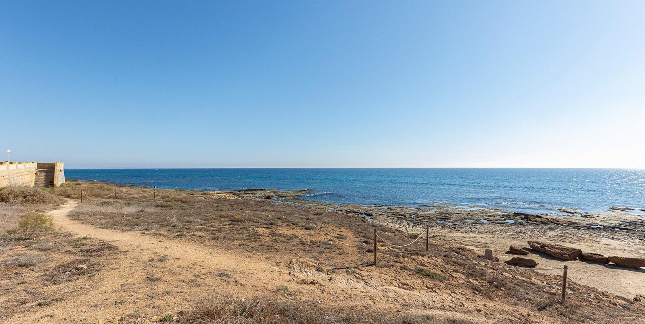 Resale - Townhouse -
Torrevieja - Cala de cabo cervera