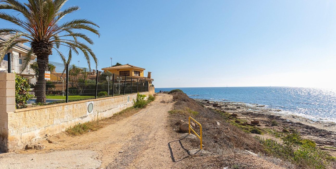Resale - Townhouse -
Torrevieja - Cala de cabo cervera
