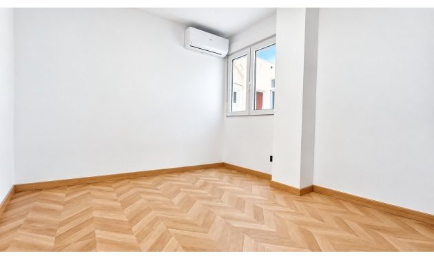 Resale - Apartment / Duplex -
Torrevieja - Playa del Cura