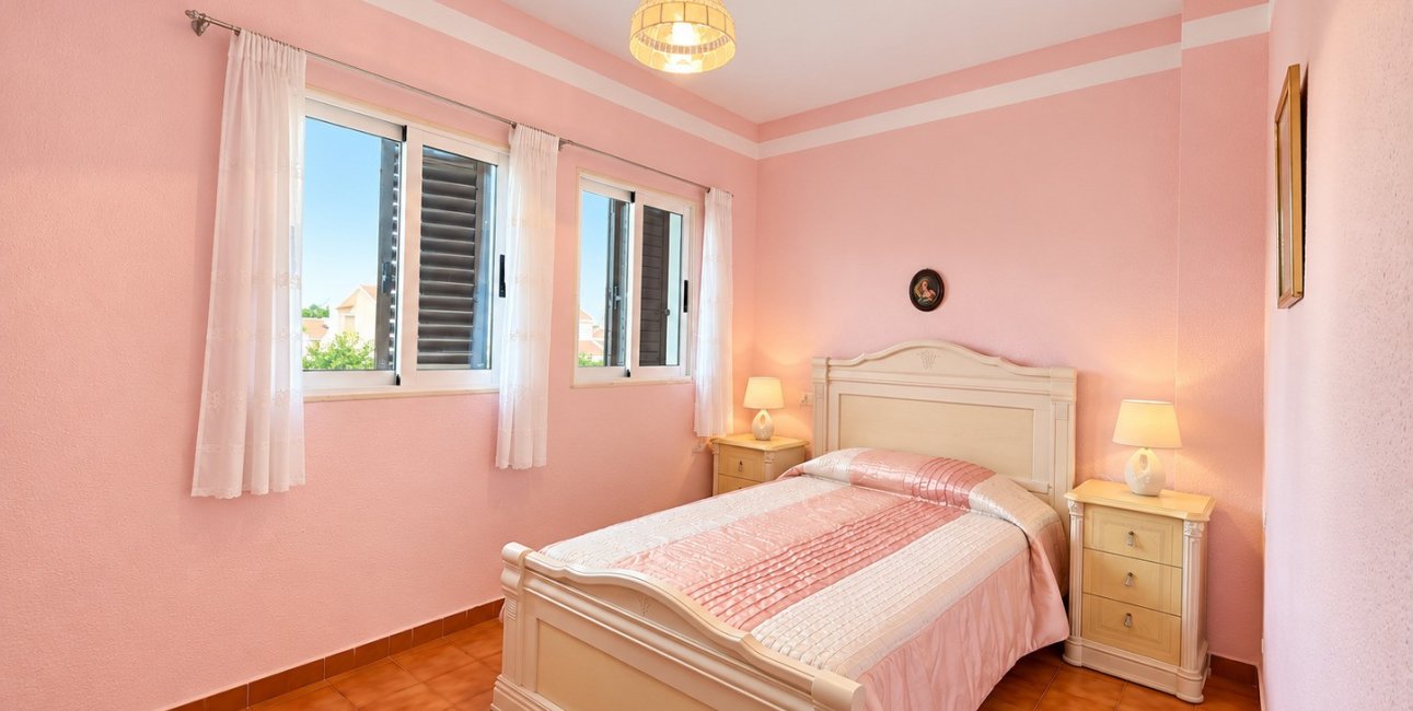 Reventa - Adosado -
Torrevieja - Torrevieja - Centre