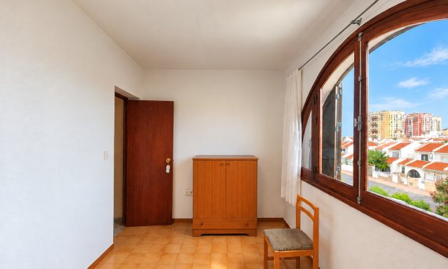 Reventa - Adosado -
Torrevieja - Torrevieja - Centre