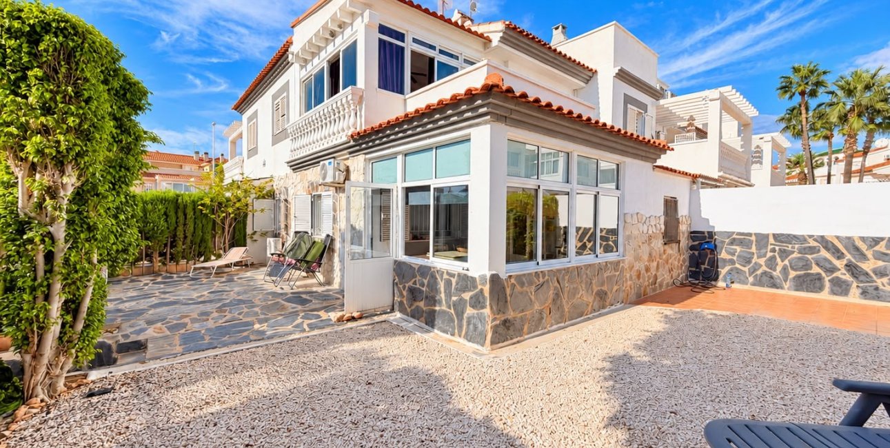 Resale - Semi - Detached Villa -
Alicante - La Florida