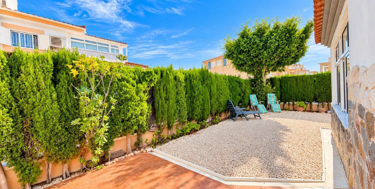 Resale - Semi - Detached Villa -
Alicante - La Florida