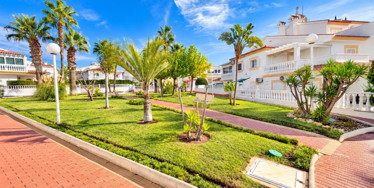 Resale - Semi - Detached Villa -
Alicante - La Florida