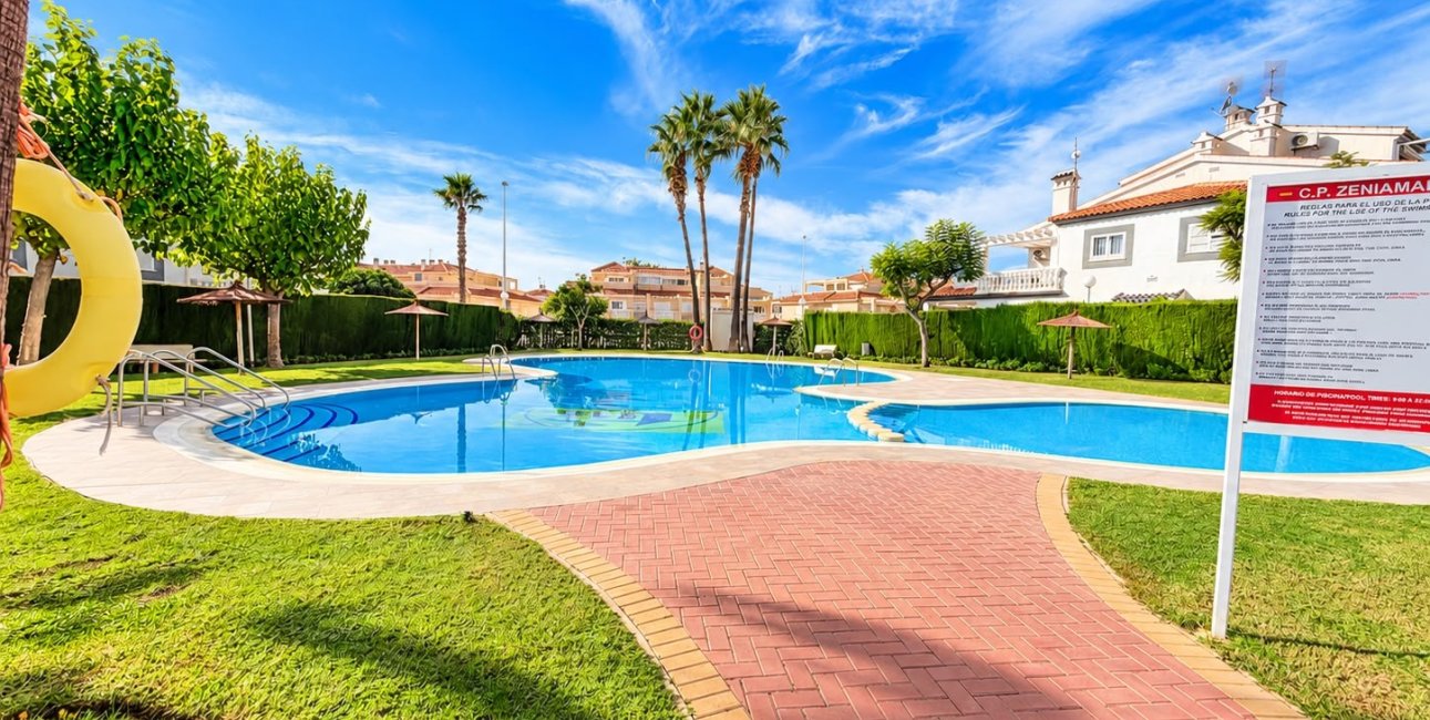 Resale - Semi - Detached Villa -
Alicante - La Florida