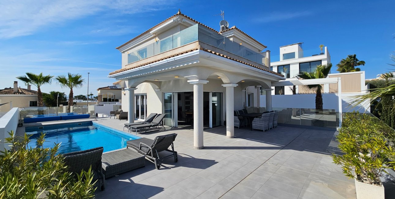 Resale - Villa -
La Marina - La Marina - Urbanization