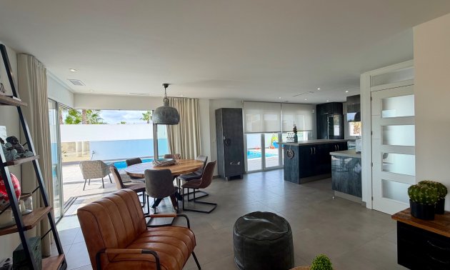 Resale - Villa -
La Marina - La Marina - Urbanization