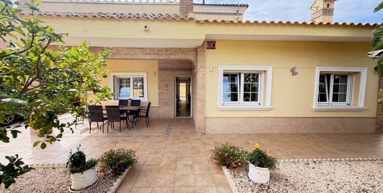 Resale - Villa -
Orihuela Costa - Cabo Roig