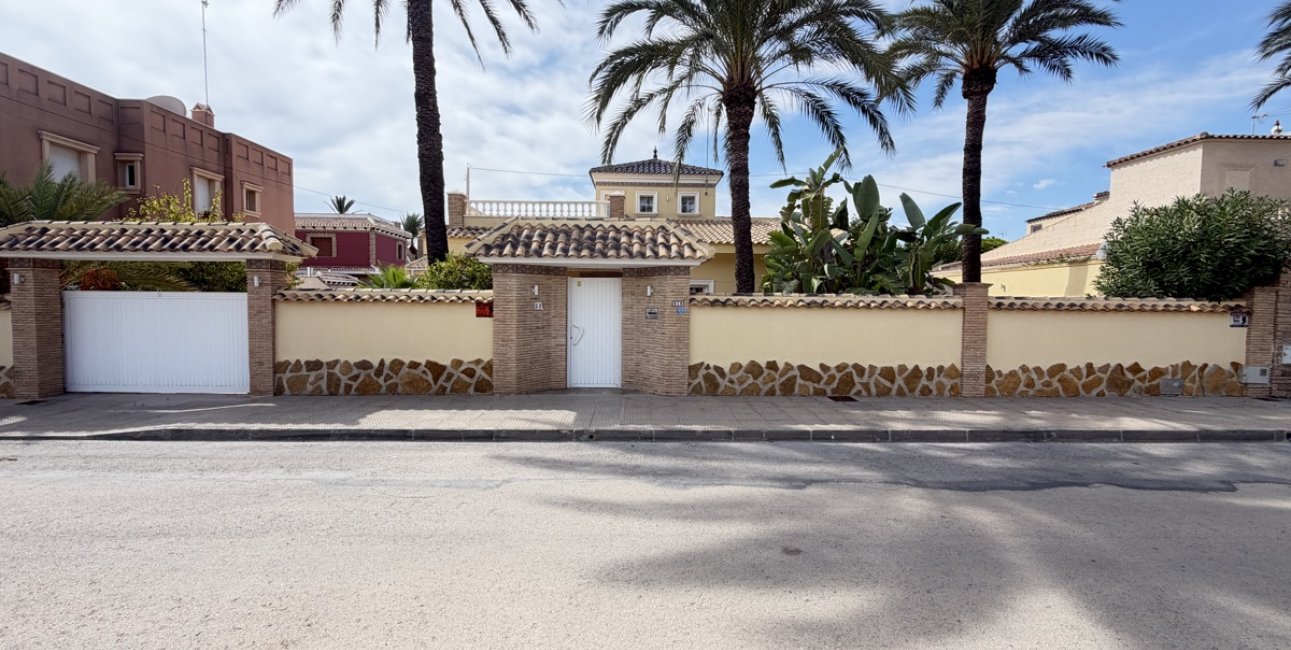 Resale - Villa -
Orihuela Costa - Cabo Roig
