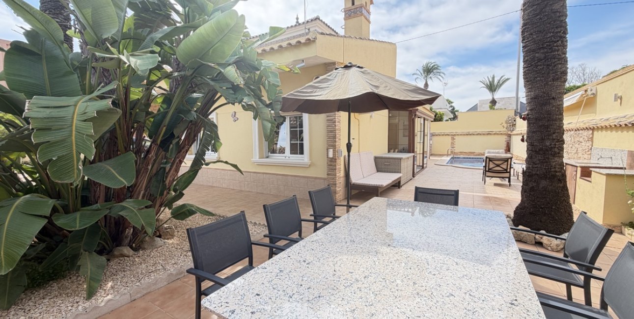 Resale - Villa -
Orihuela Costa - Cabo Roig