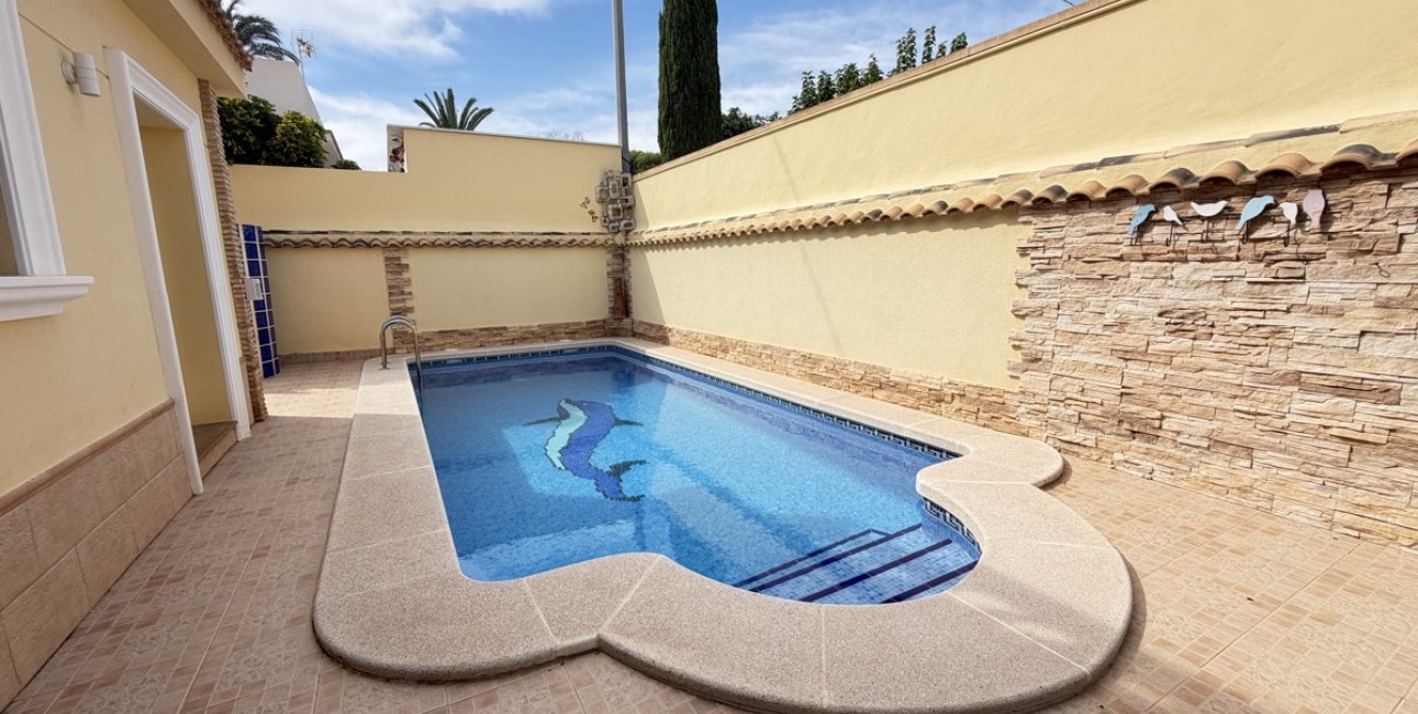 Resale - Villa -
Orihuela Costa - Cabo Roig