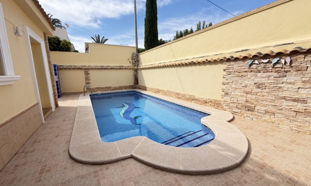 Resale - Villa -
Orihuela Costa - Cabo Roig