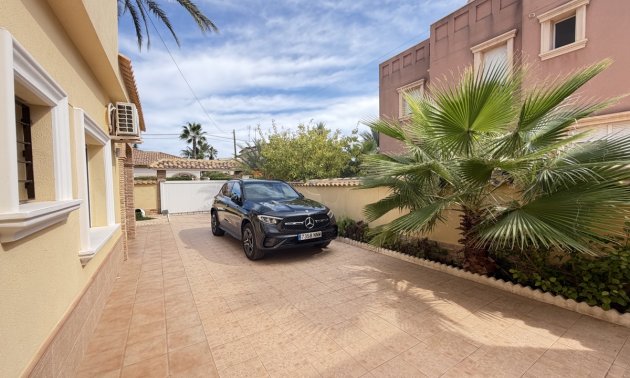Resale - Villa -
Orihuela Costa - Cabo Roig
