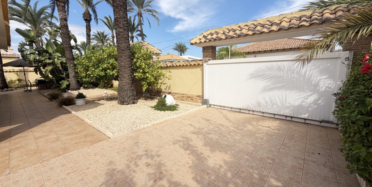 Resale - Villa -
Orihuela Costa - Cabo Roig