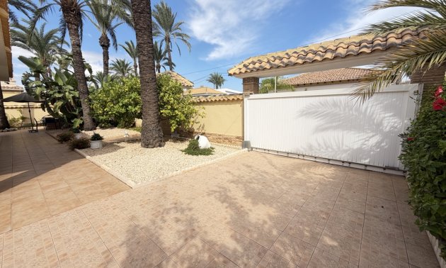 Resale - Villa -
Orihuela Costa - Cabo Roig