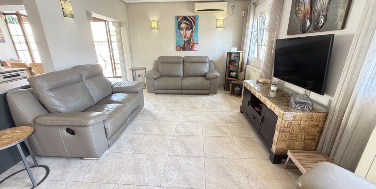 Resale - Villa -
Orihuela Costa - Cabo Roig