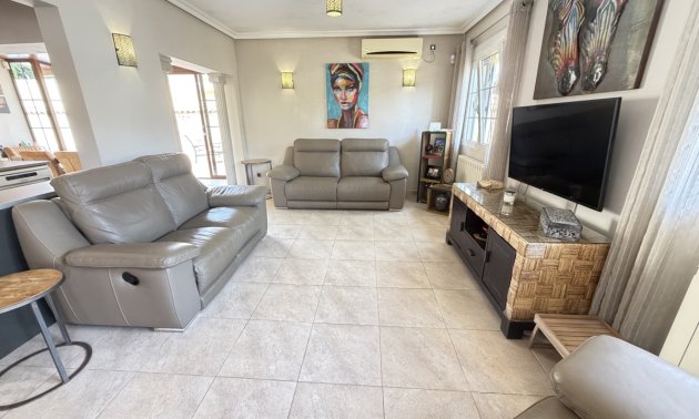 Resale - Villa -
Orihuela Costa - Cabo Roig