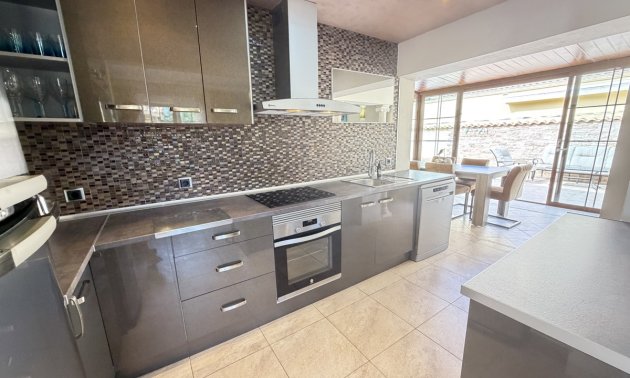 Resale - Villa -
Orihuela Costa - Cabo Roig
