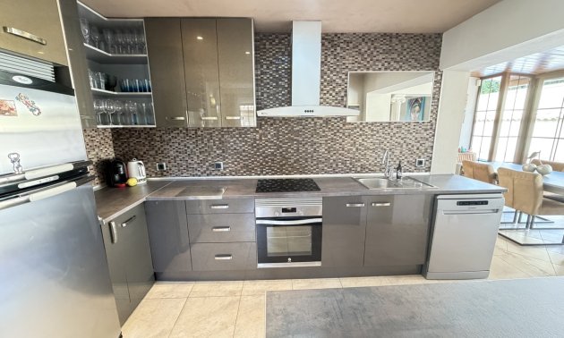 Resale - Villa -
Orihuela Costa - Cabo Roig