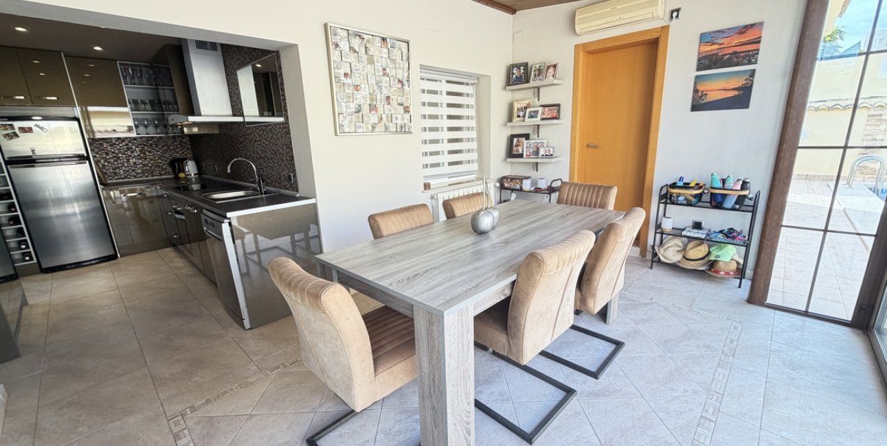 Resale - Villa -
Orihuela Costa - Cabo Roig