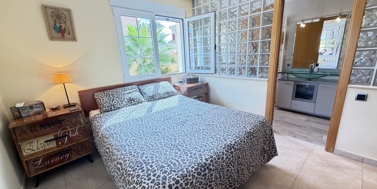 Resale - Villa -
Orihuela Costa - Cabo Roig
