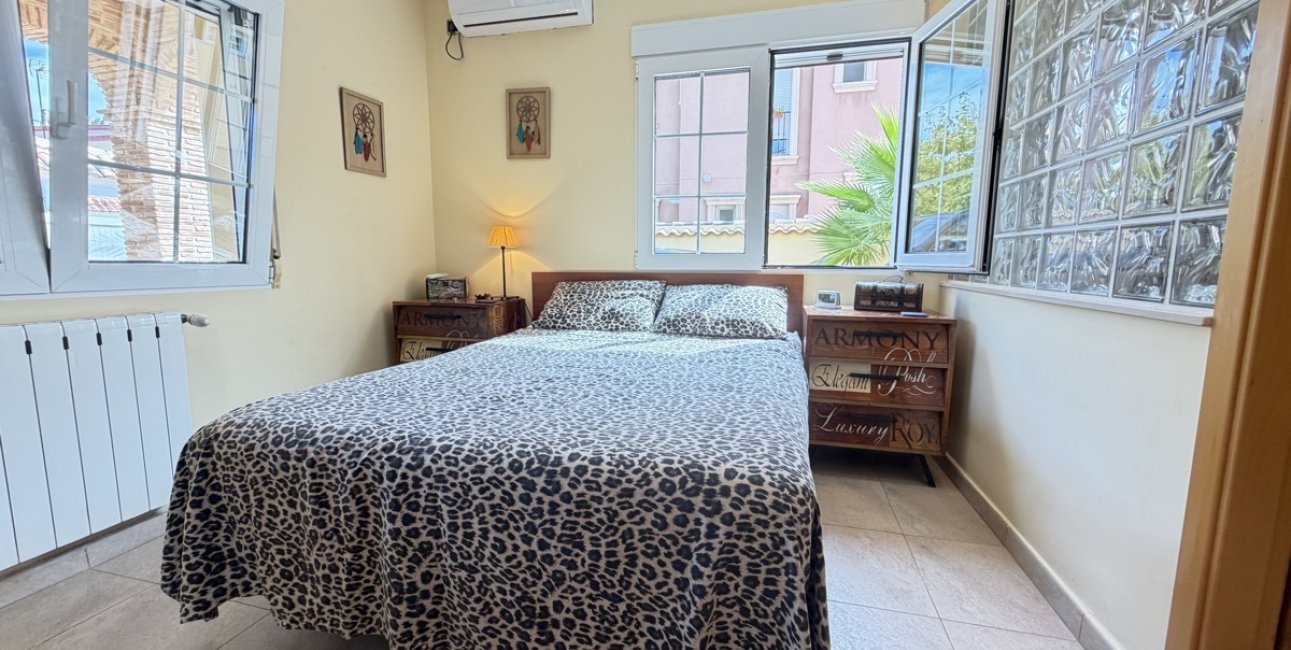 Resale - Villa -
Orihuela Costa - Cabo Roig