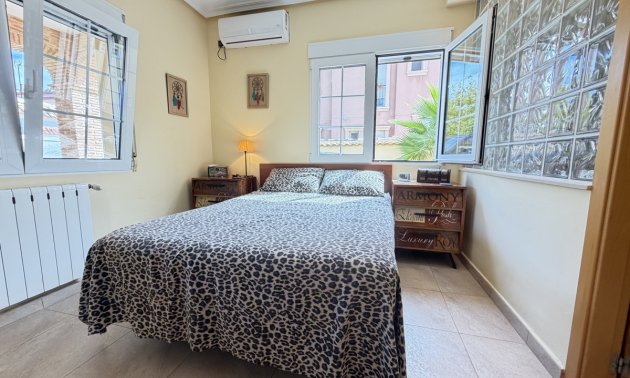 Resale - Villa -
Orihuela Costa - Cabo Roig
