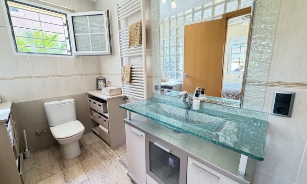 Resale - Villa -
Orihuela Costa - Cabo Roig