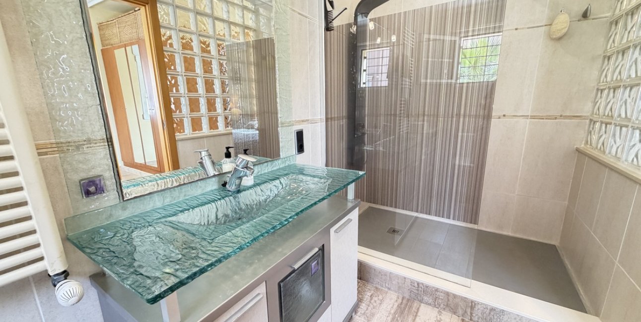 Resale - Villa -
Orihuela Costa - Cabo Roig