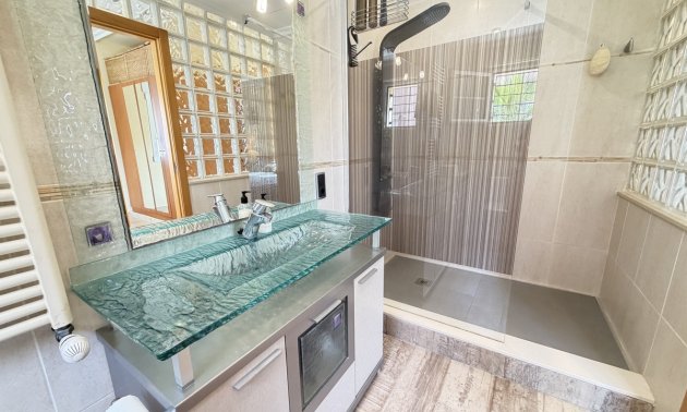 Resale - Villa -
Orihuela Costa - Cabo Roig