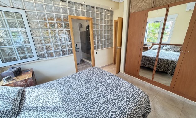 Resale - Villa -
Orihuela Costa - Cabo Roig