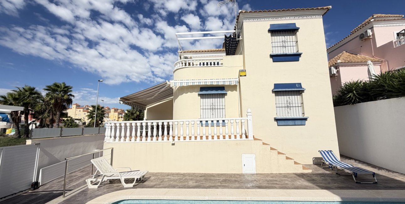 Resale - Villa -
Orihuela Costa - El Galan