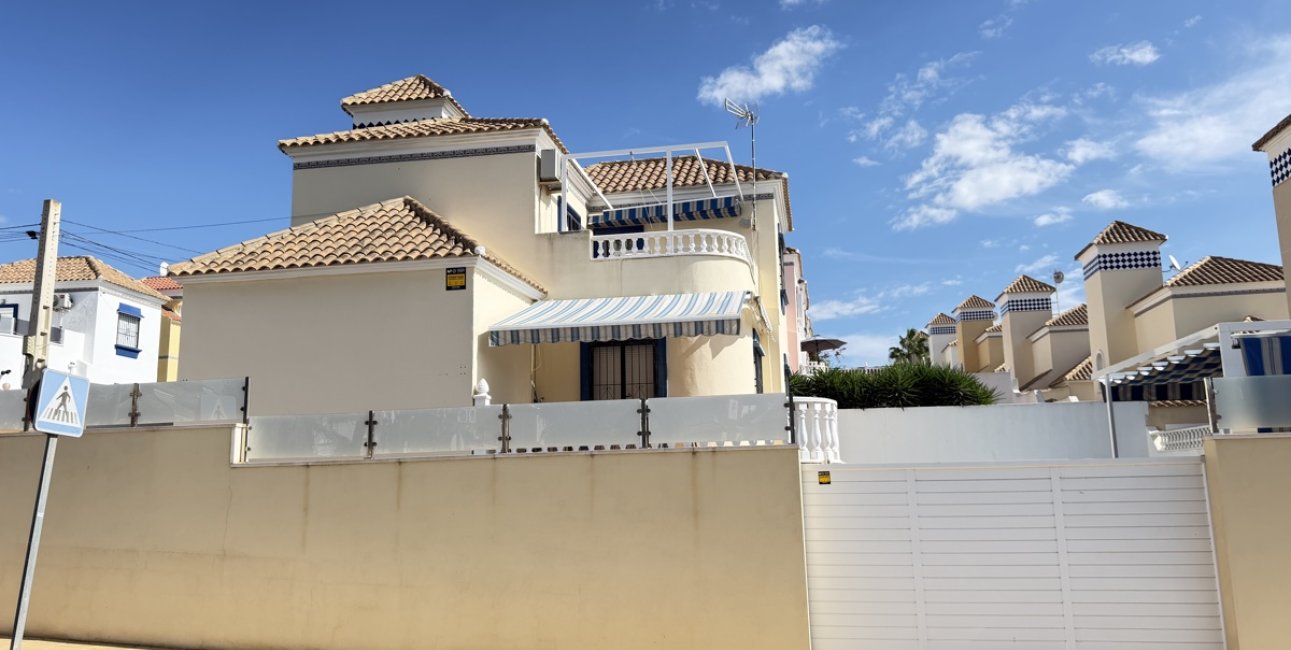 Resale - Villa -
Orihuela Costa - El Galan