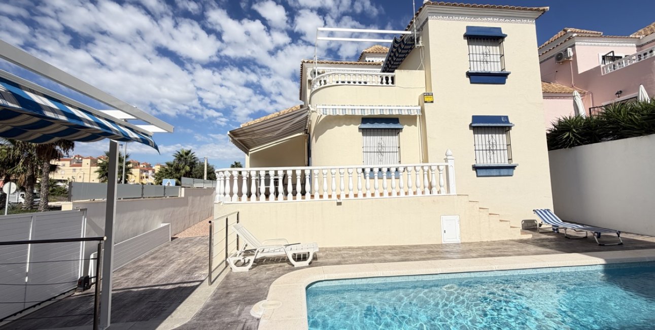 Resale - Villa -
Orihuela Costa - El Galan