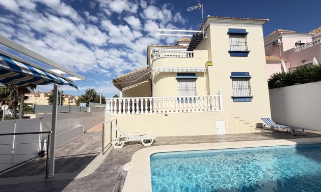 Resale - Villa -
Orihuela Costa - El Galan