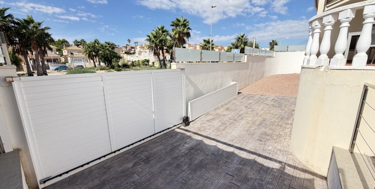 Resale - Villa -
Orihuela Costa - El Galan