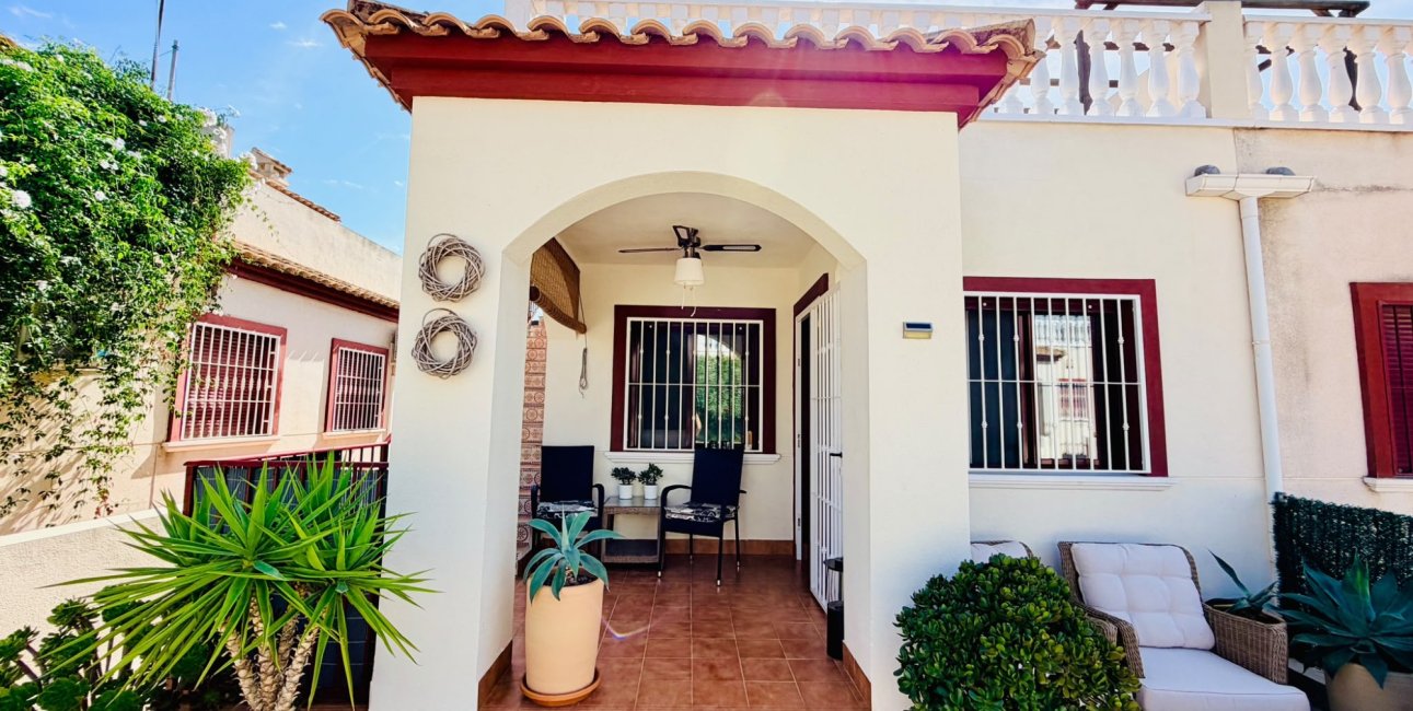 Resale - Townhouse -
Daya Vieja - Daya Vieja - Town