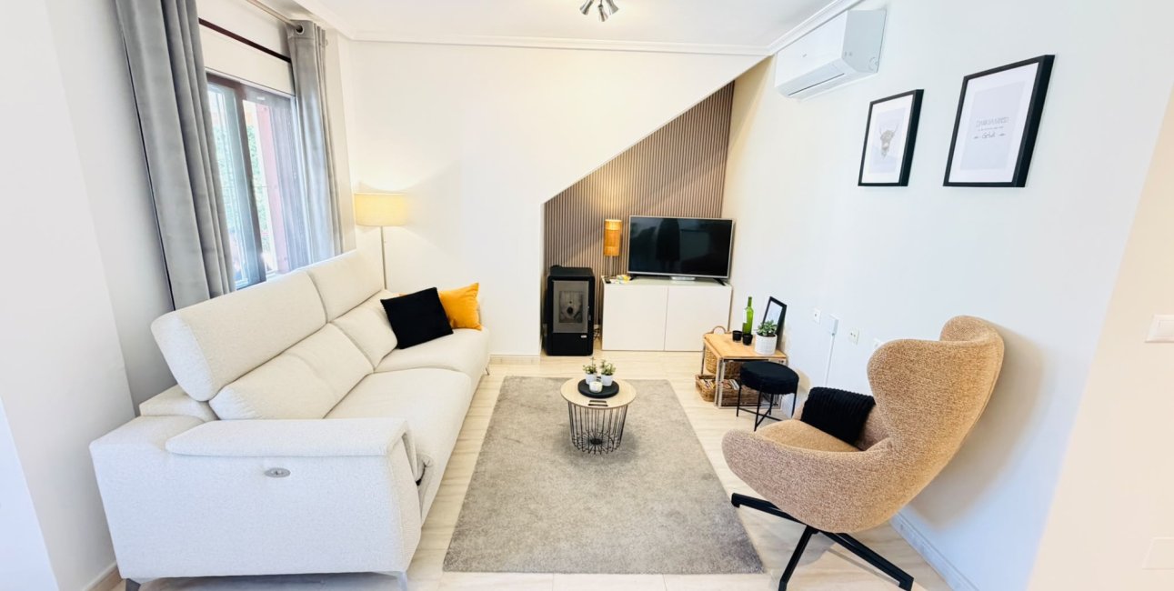 Resale - Townhouse -
Daya Vieja - Daya Vieja - Town