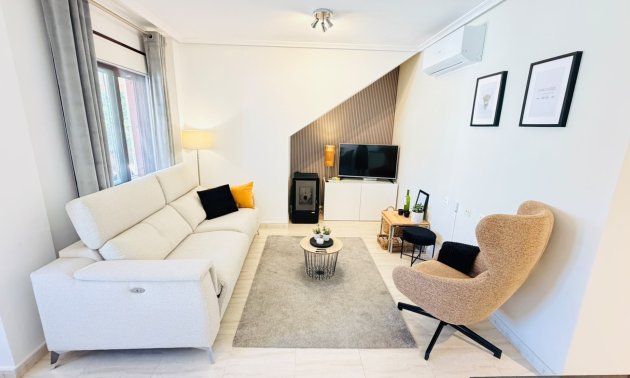 Resale - Townhouse -
Daya Vieja - Daya Vieja - Town