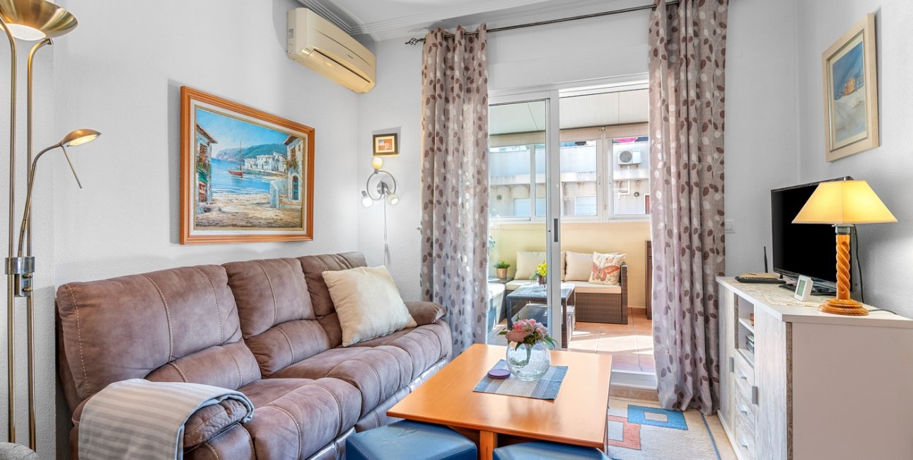 Resale - Apartment / flat -
Torrevieja - Torrevieja - Centre